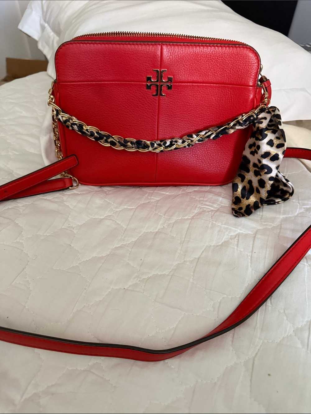 Tory Burch ivy Leather Crossbody with Gold Chain and Leopard Scarf - Picture 8 of 9